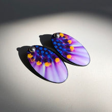 Cargar imagen en el visor de la galería, Maxi Aretes Flor Púrpura - Daisy Flower