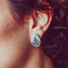 Cargar imagen en el visor de la galería, Jewelry set : Collar, anillo y dije de Concha de Nácar con fotografía de Hojas de Helecho