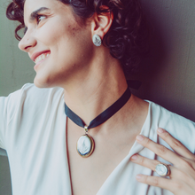 Cargar imagen en el visor de la galería, Jewelry set : Collar, anillo y dije de Concha de Nácar con fotografía de Hojas de Helecho